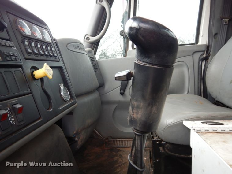 image for item DK0279 2006 International 7500  bucket truck