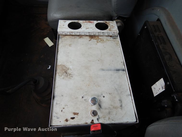 image for item DK0279 2006 International 7500  bucket truck