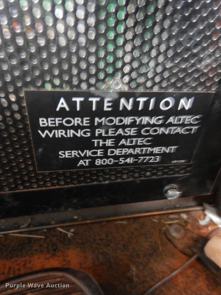 image for item DK0279 2006 International 7500  bucket truck