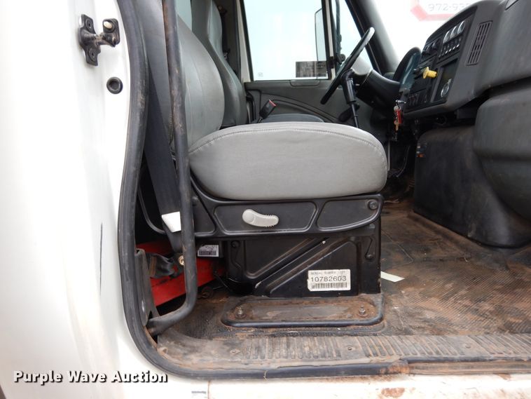 image for item DK0279 2006 International 7500  bucket truck