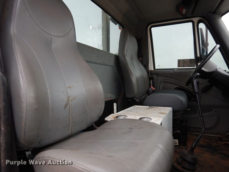 image for item DK0279 2006 International 7500  bucket truck