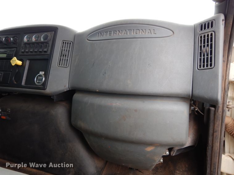 image for item DK0279 2006 International 7500  bucket truck