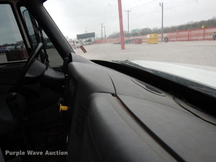 image for item DK0279 2006 International 7500  bucket truck