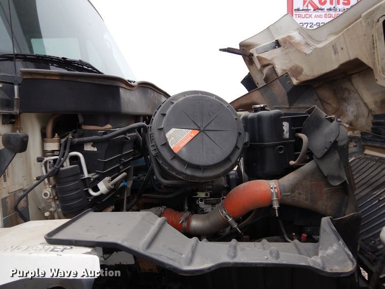 image for item DK0279 2006 International 7500  bucket truck