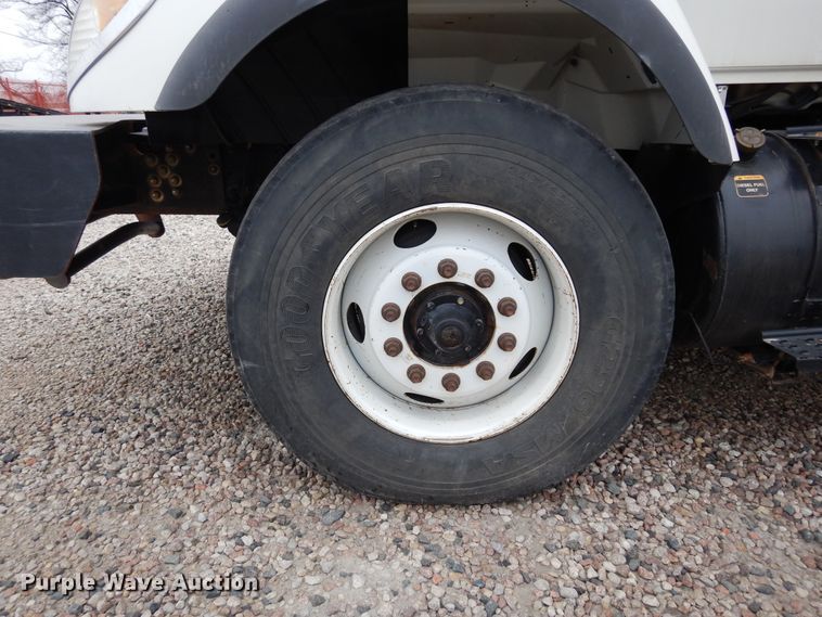 image for item DK0279 2006 International 7500  bucket truck