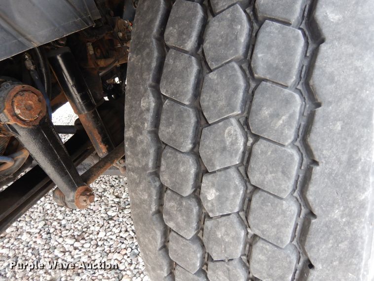 image for item DK0279 2006 International 7500  bucket truck