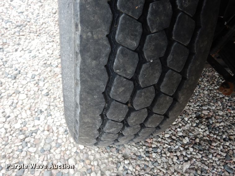 image for item DK0279 2006 International 7500  bucket truck