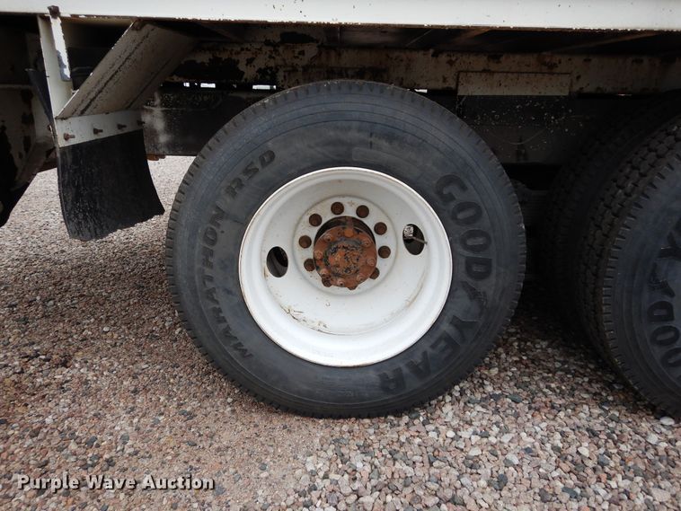 image for item DK0279 2006 International 7500  bucket truck