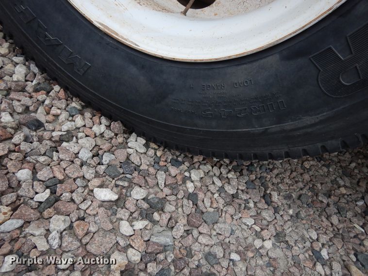 image for item DK0279 2006 International 7500  bucket truck