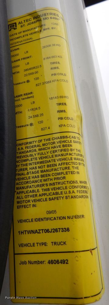 image for item DK0279 2006 International 7500  bucket truck