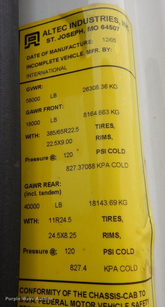 image for item DK0279 2006 International 7500  bucket truck