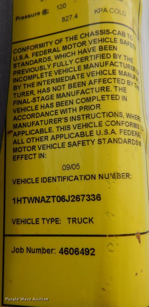 image for item DK0279 2006 International 7500  bucket truck