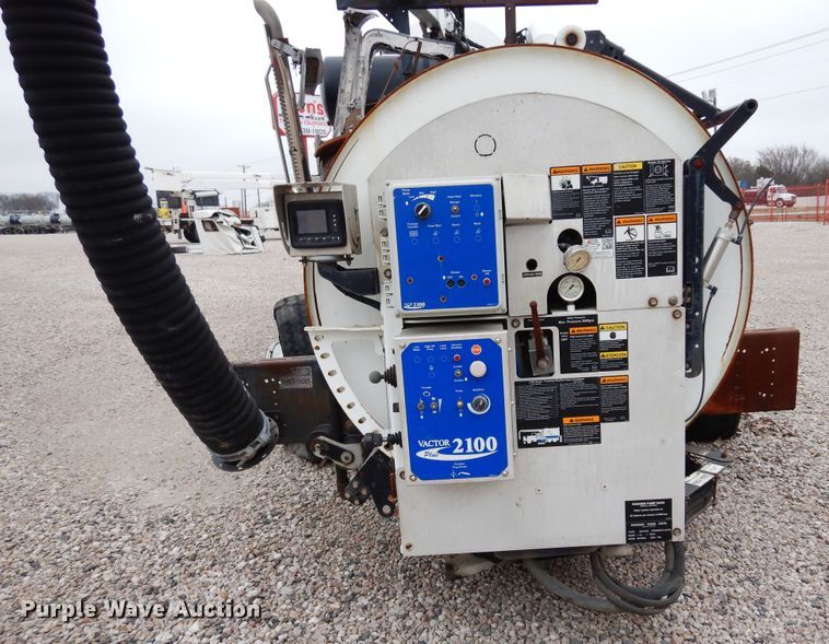 image for item DK0282 2013 Freightliner 108SD  vacuum truck