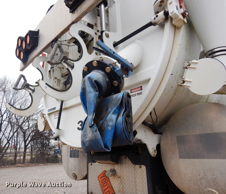 image for item DK0282 2013 Freightliner 108SD  vacuum truck