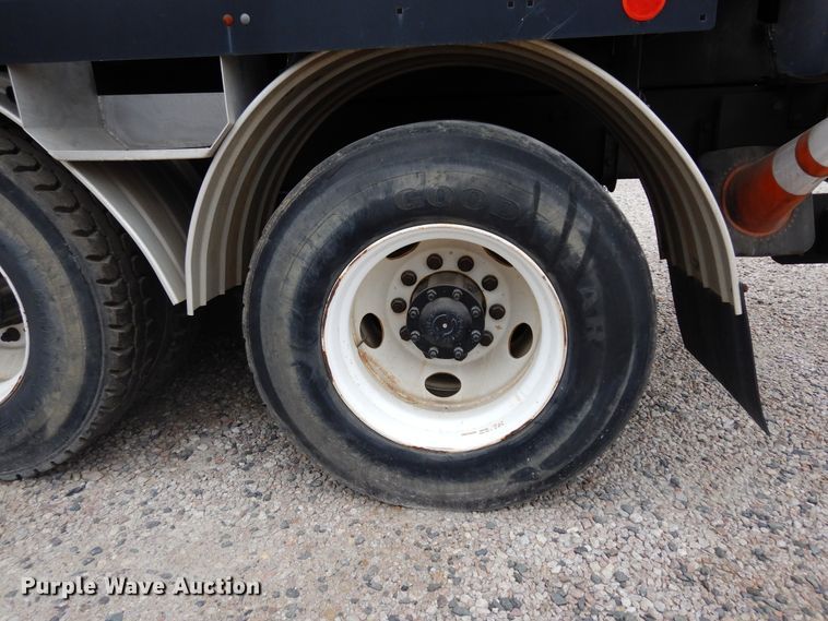 image for item DK0282 2013 Freightliner 108SD  vacuum truck