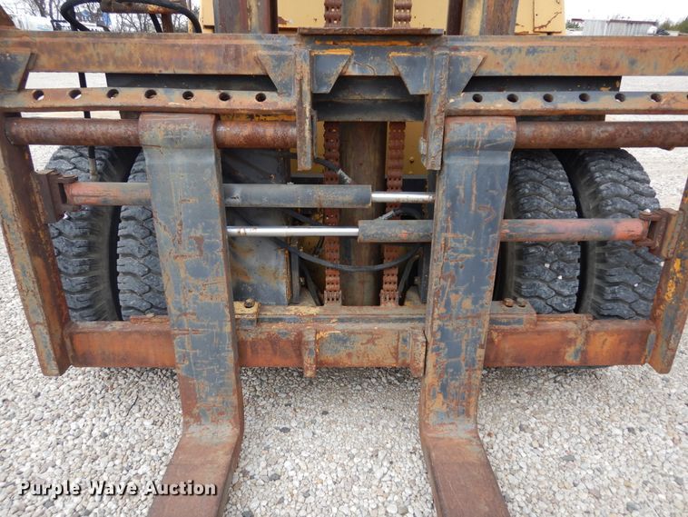 image for item DK0287 Caterpillar V200  forklift