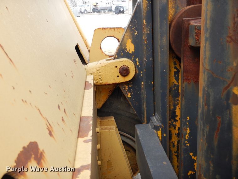 image for item DK0287 Caterpillar V200  forklift