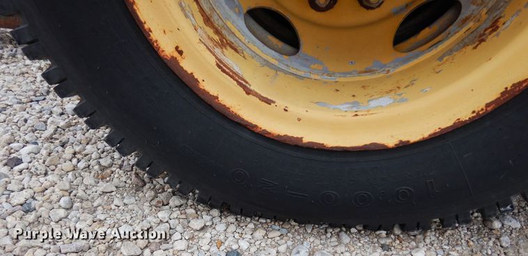 image for item DK0287 Caterpillar V200  forklift