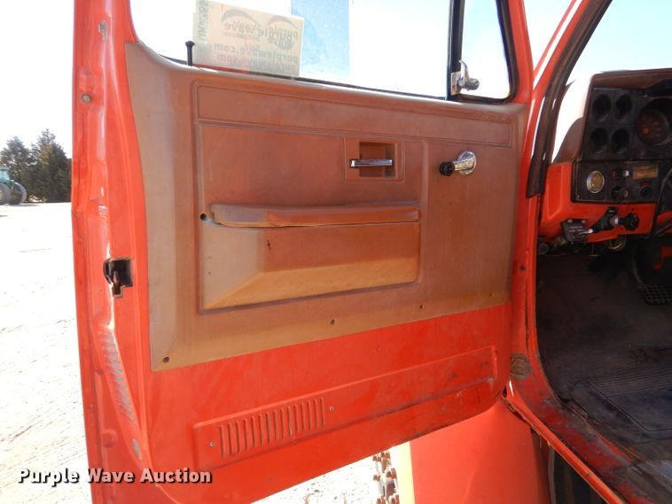 image for item DK7256 1988 GMC TopKick 7000  dump truck