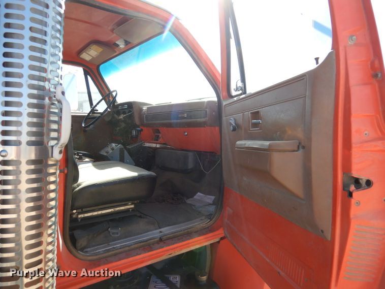 image for item DK7256 1988 GMC TopKick 7000  dump truck