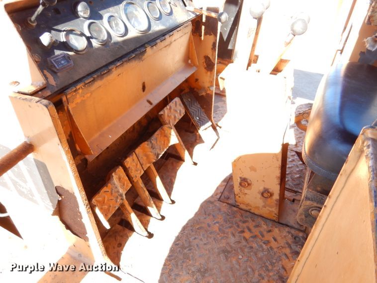 image for item DK7257 1975 Case 1450  dozer