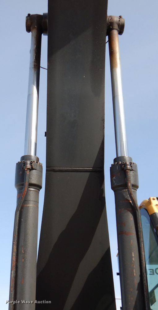 image for item DL5943 2006 John Deere 350D LC  excavator