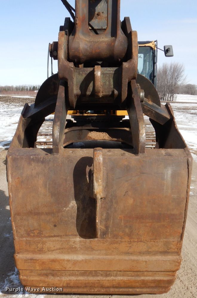 image for item DL5943 2006 John Deere 350D LC  excavator