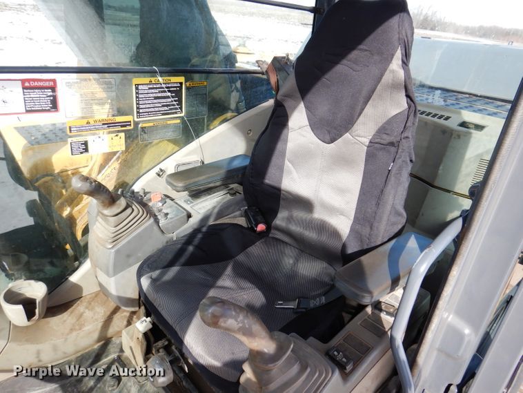 image for item DL5943 2006 John Deere 350D LC  excavator