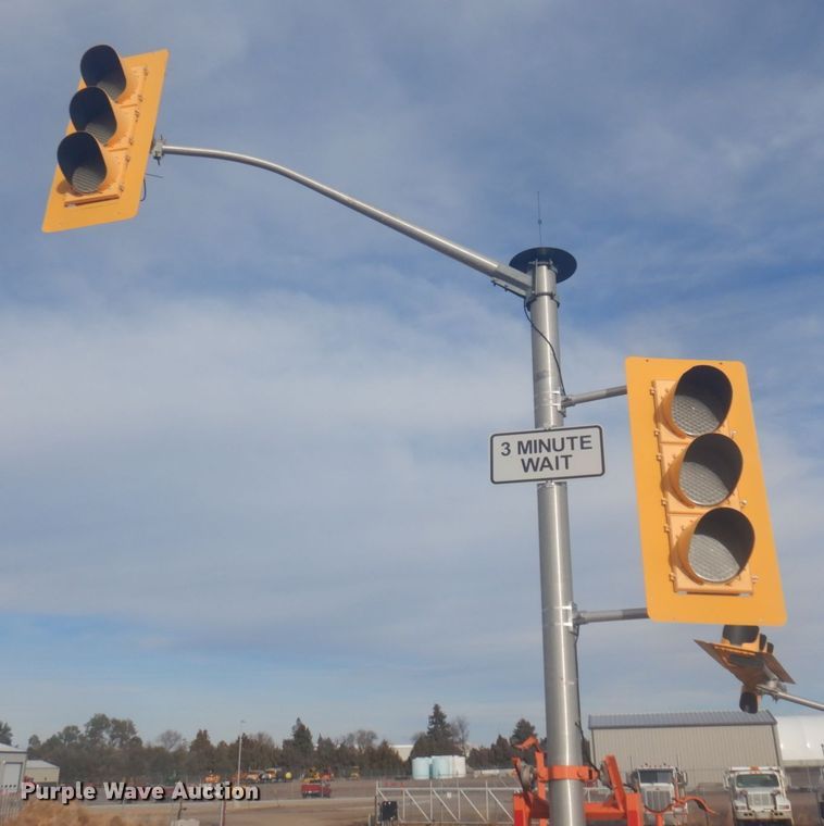 image for item DM5382 (2) 2006 R.C. Flagman PTL 2.4 traffic lights