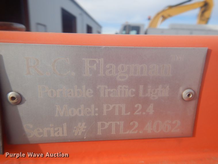 image for item DM5382 (2) 2006 R.C. Flagman PTL 2.4 traffic lights