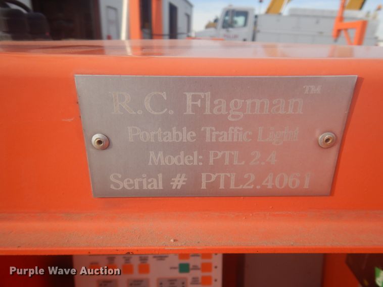 image for item DM5382 (2) 2006 R.C. Flagman PTL 2.4 traffic lights