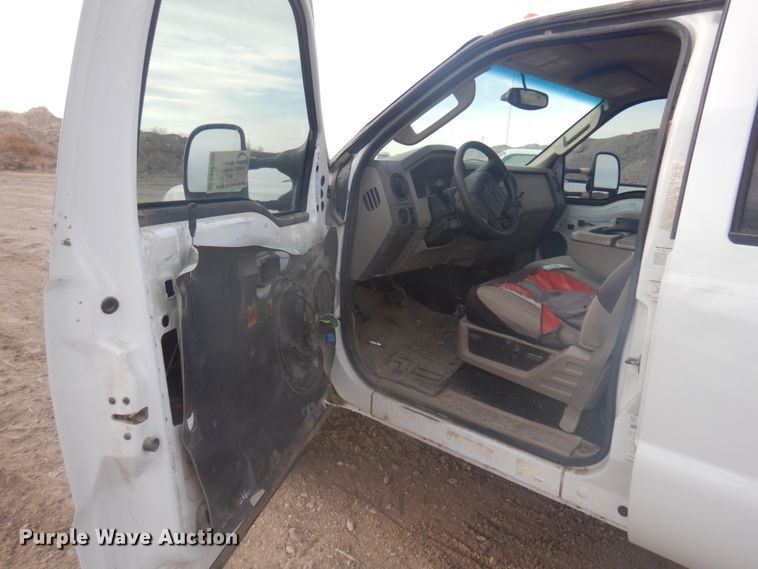 image for item DM5385 2008 Ford F550 Super Duty XL  Crew Cab truck cab and chassis