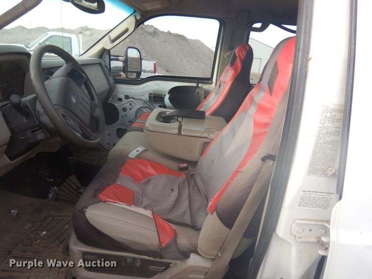 image for item DM5385 2008 Ford F550 Super Duty XL  Crew Cab truck cab and chassis