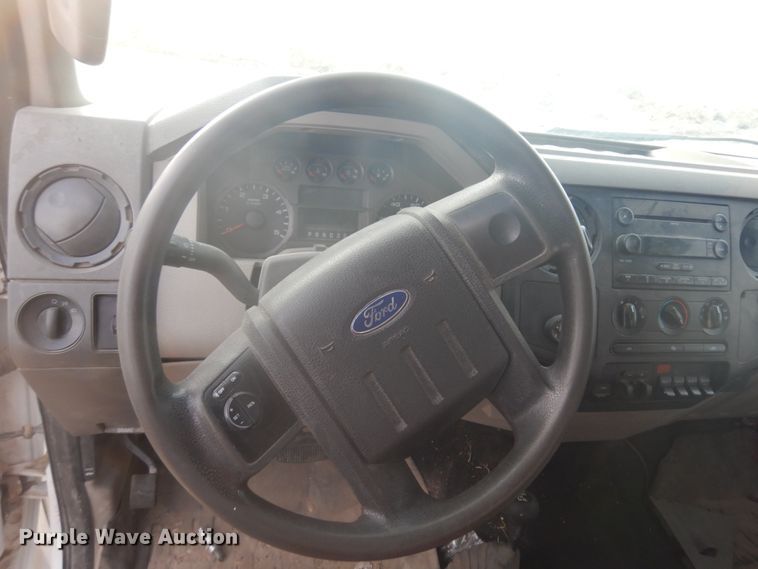 image for item DM5385 2008 Ford F550 Super Duty XL  Crew Cab truck cab and chassis