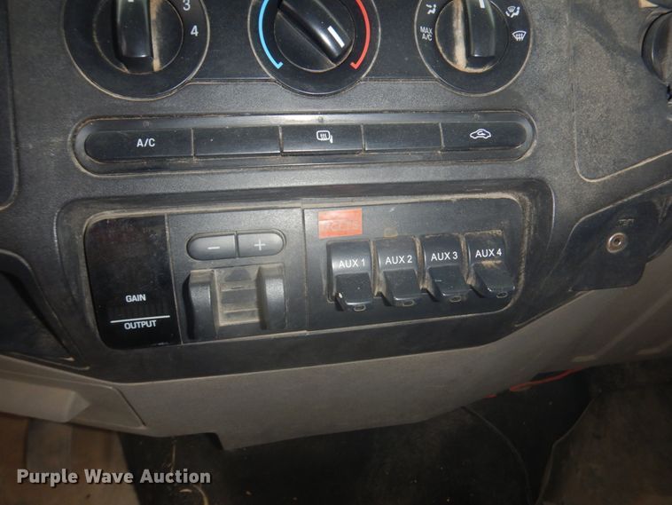 image for item DM5385 2008 Ford F550 Super Duty XL  Crew Cab truck cab and chassis