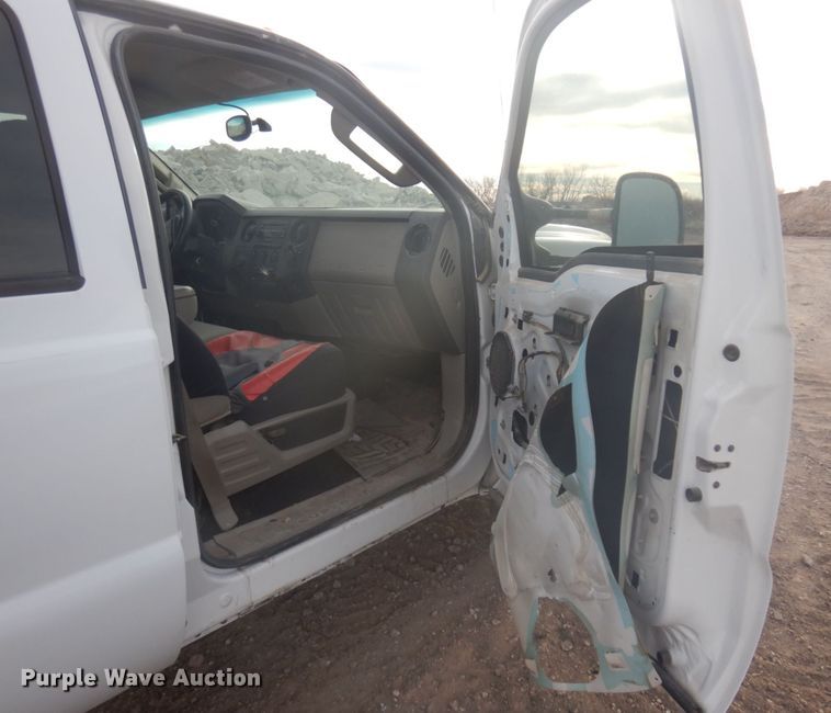 image for item DM5385 2008 Ford F550 Super Duty XL  Crew Cab truck cab and chassis