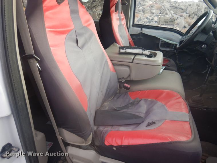 image for item DM5385 2008 Ford F550 Super Duty XL  Crew Cab truck cab and chassis