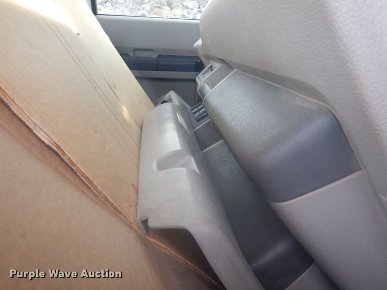 image for item DM5385 2008 Ford F550 Super Duty XL  Crew Cab truck cab and chassis