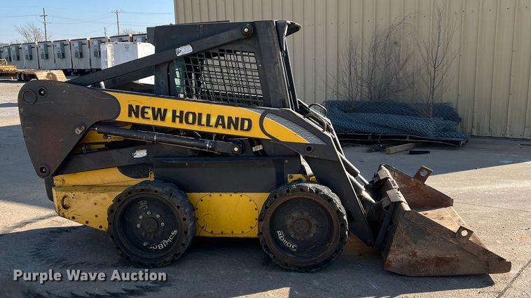 image for item DM8367 2006 New Holland L185  skid steer loader