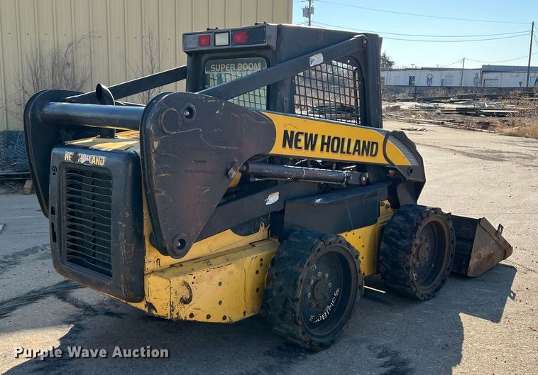 image for item DM8367 2006 New Holland L185  skid steer loader