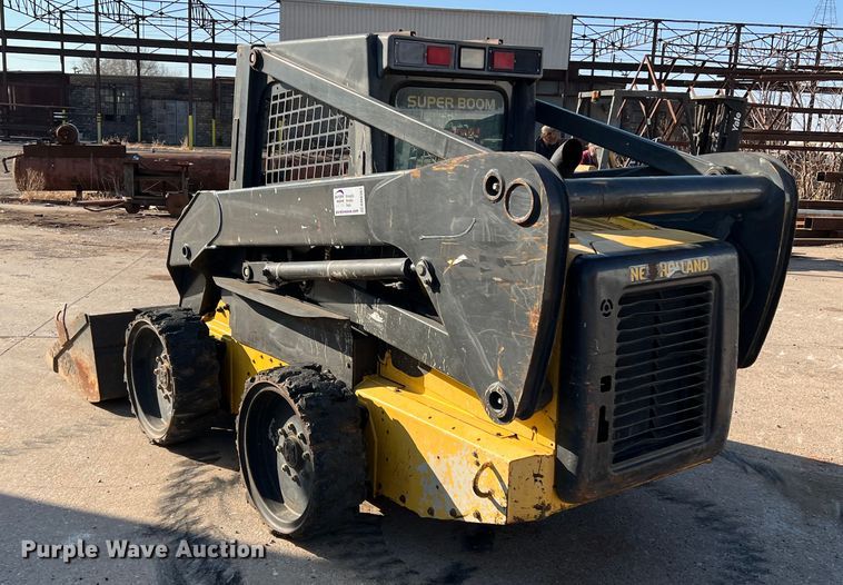image for item DM8367 2006 New Holland L185  skid steer loader