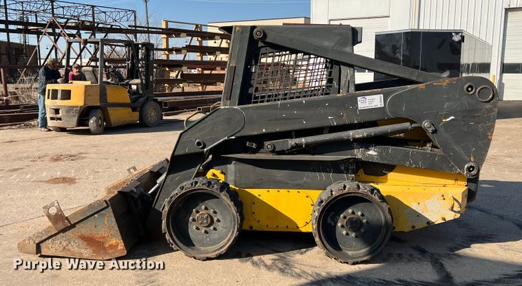 image for item DM8367 2006 New Holland L185  skid steer loader