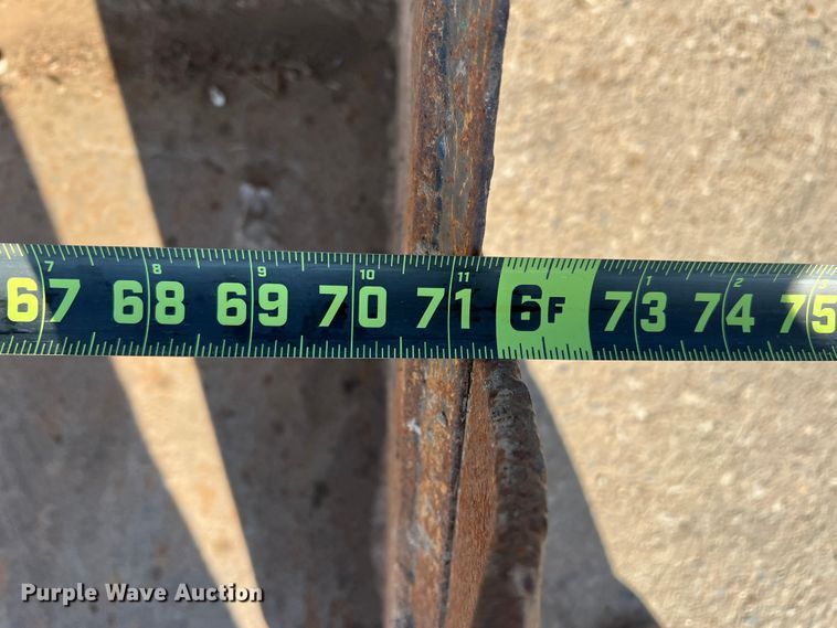 image for item DM8367 2006 New Holland L185  skid steer loader