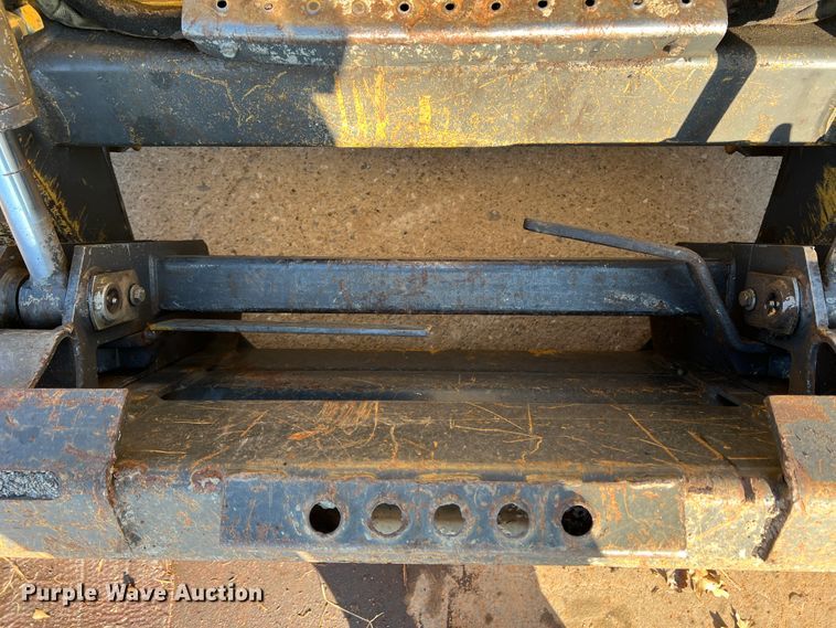 image for item DM8367 2006 New Holland L185  skid steer loader