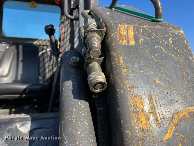 image for item DM8367 2006 New Holland L185  skid steer loader