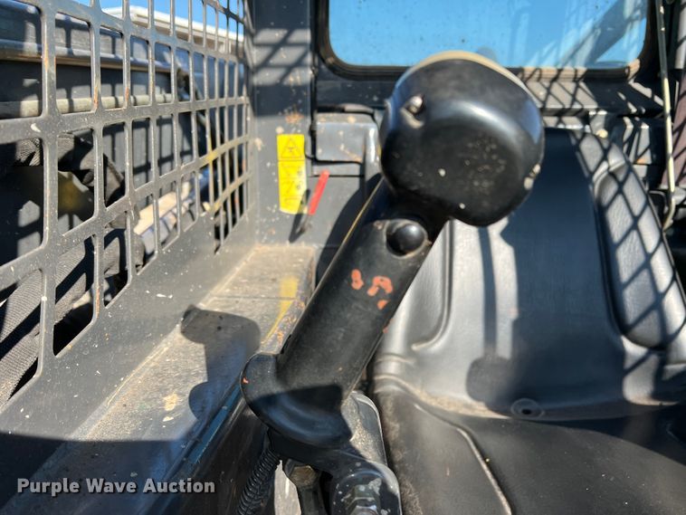 image for item DM8367 2006 New Holland L185  skid steer loader