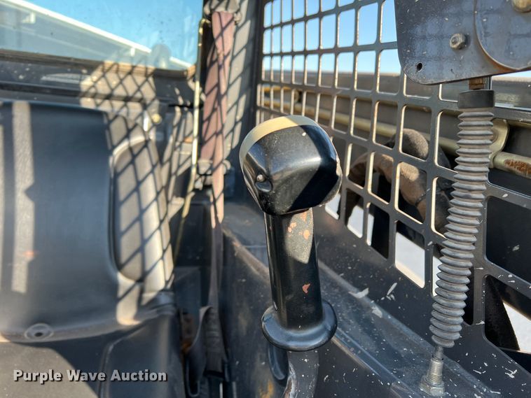 image for item DM8367 2006 New Holland L185  skid steer loader