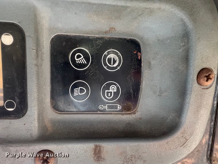 image for item DM8367 2006 New Holland L185  skid steer loader