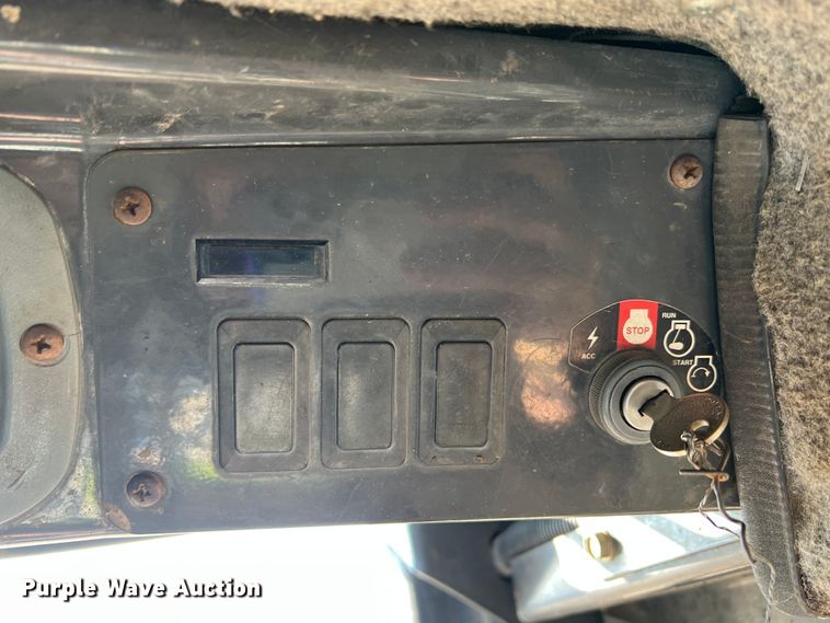 image for item DM8367 2006 New Holland L185  skid steer loader