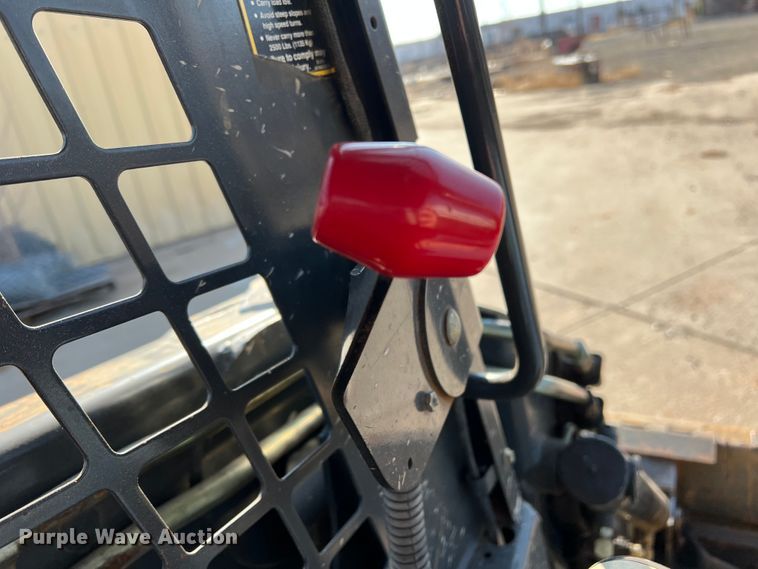 image for item DM8367 2006 New Holland L185  skid steer loader